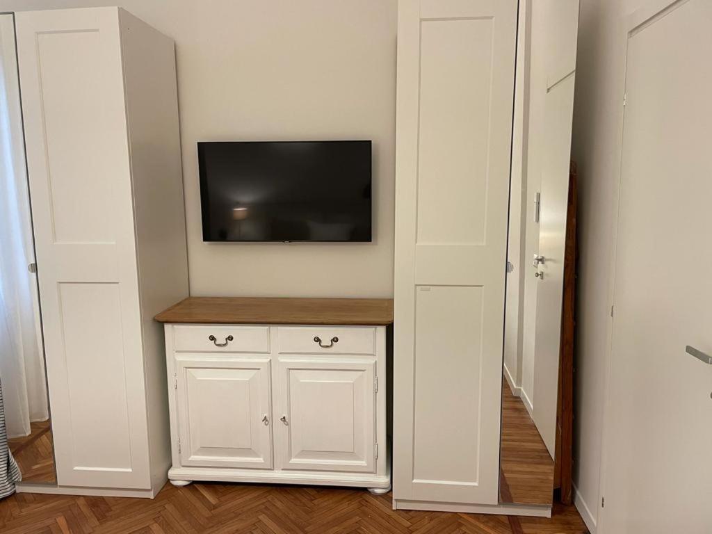 Modena Est Lägenhet Exteriör bild